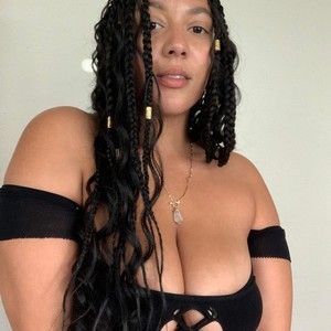 mfc dreamyriri webcam profile pic via watchgirlcam.com