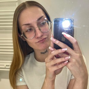 mfc AlexaHorny webcam profile pic via badgirlwebcam.com